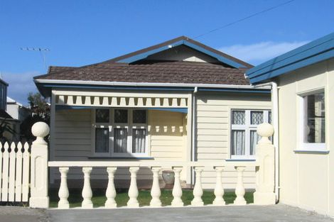 Photo of property in 1/133 Queens Drive, Lyall Bay, Wellington, 6022