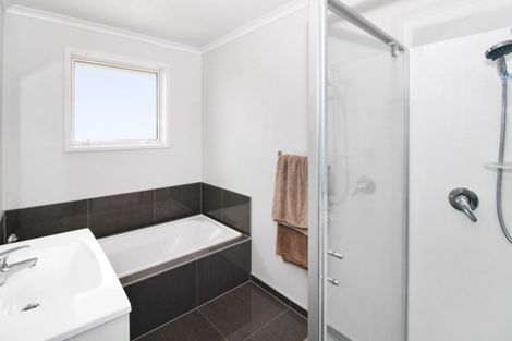 Photo of property in 1 Ongarui Close, Whalers Gate, New Plymouth, 4310