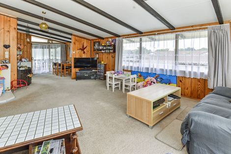 Photo of property in 28 Gibbons Road, Weymouth, Auckland, 2103