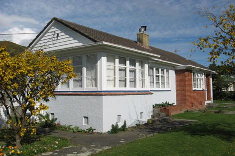 Photo of property in 4 Russell Street, Waterloo, Lower Hutt, 5011