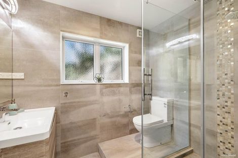 Photo of property in 6a Hiwihau Place, Glenfield, Auckland, 0629