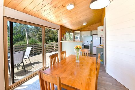 Photo of property in 106 Vipond Road, Stanmore Bay, Whangaparaoa, 0932