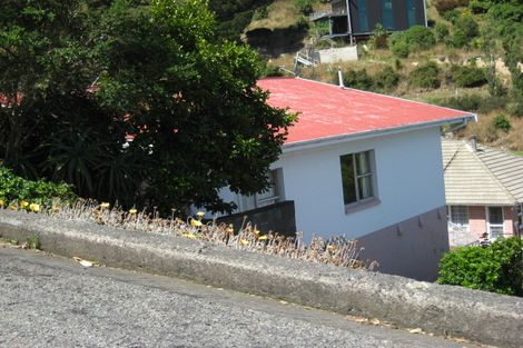 Photo of property in 32 Cornwall Road, Lyttelton, 8082