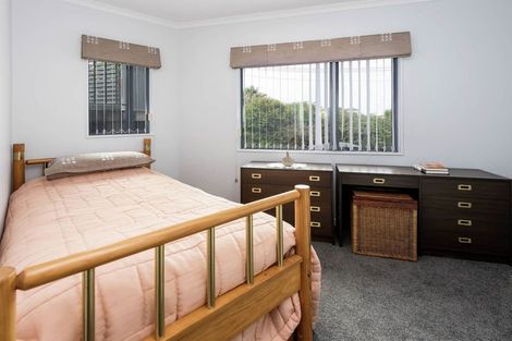 Photo of property in 2/3 Colmar Road, Mellons Bay, Auckland, 2014