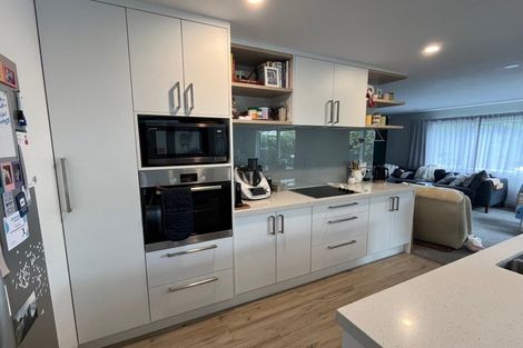 Photo of property in 8 Ruhanui Lane, Pakuranga Heights, Auckland, 2010