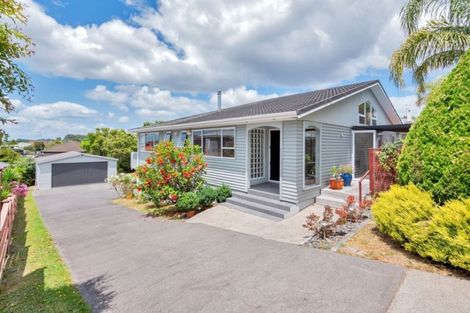 Photo of property in 6 Windsor Place, Windsor Park, Auckland, 0630