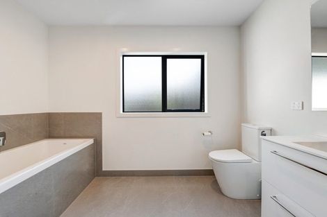 Photo of property in 3a Gladys Avenue, Glenfield, Auckland, 0629