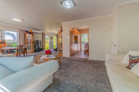 Photo of property in 1 John Downs Drive, Browns Bay, Auckland, 0630