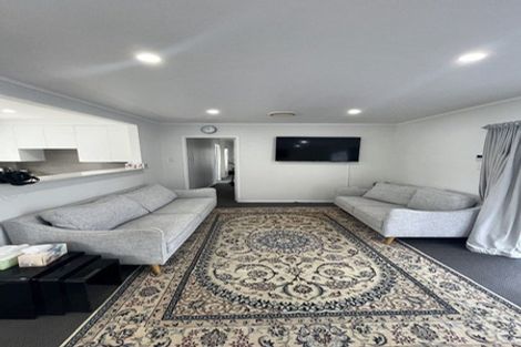 Photo of property in 27 Cedar Heights Avenue, Massey, Auckland, 0614