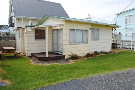 Photo of property in 30 Third Avenue, Urenui, 4377
