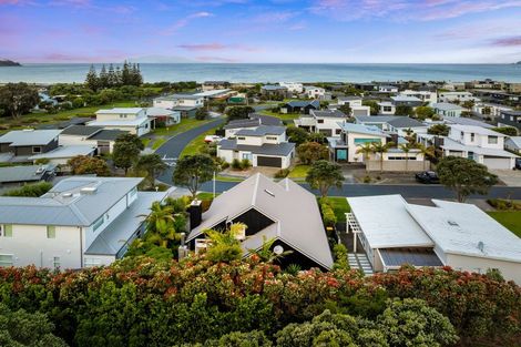 Photo of property in 16 Te Mana Street, Omaha, 0986