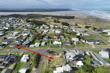 Photo of property in 2 Nelson Street, Foxton Beach, Foxton, 4815