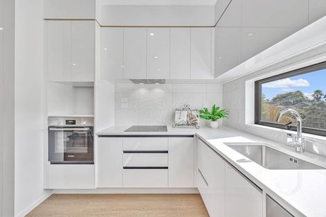 Photo of property in 252 Pakuranga Road, Pakuranga Heights, Auckland, 2010