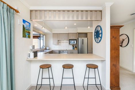 Photo of property in 12 Mana Place, Awapuni, Palmerston North, 4412