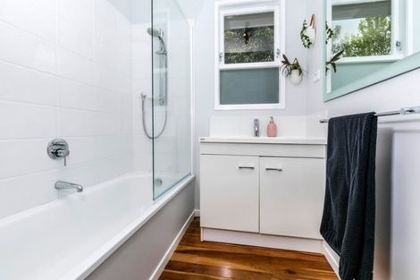 Photo of property in 52 Normanton Street, Glenfield, Auckland, 0629