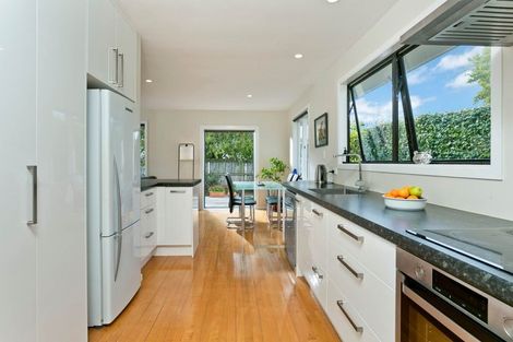 Photo of property in 4 Trinidad Road, Sunnynook, Auckland, 0620