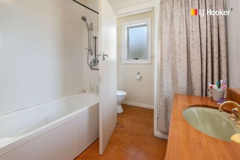 Photo of property in 68 Royal Crescent, Saint Kilda, Dunedin, 9012