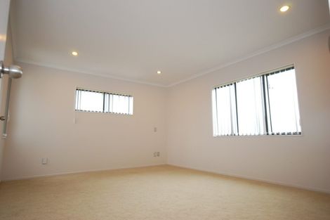 Photo of property in 8 Whekau Drive, Takanini, 2112