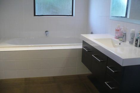 Photo of property in 1/1 Cron Avenue, Te Atatu South, Auckland, 0610