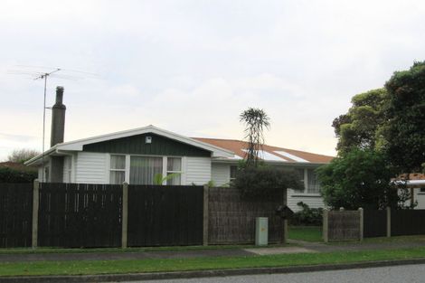 Photo of property in 1 Tawa Street, Waikanae, 5036