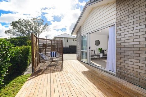 Photo of property in 79a Awaroa Road, Sunnyvale, Auckland, 0612