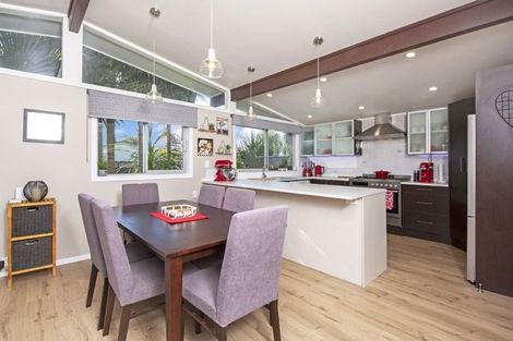 Photo of property in 81 Edgewater Drive, Pakuranga, Auckland, 2010