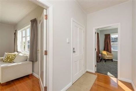 Photo of property in 5 Shalimar Crescent, Khandallah, Wellington, 6035