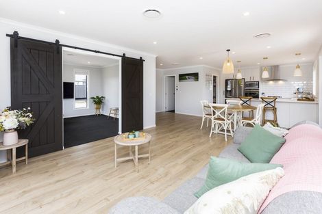 Photo of property in 27 Salisbury Crescent, Wallaceville, Upper Hutt, 5018