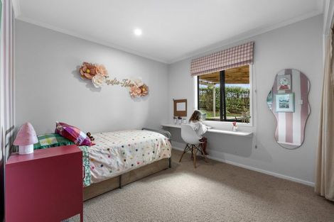 Photo of property in 5 Gavinike Place, Waimauku, 0812