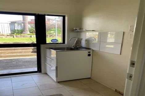 Photo of property in 2/31 Sunderlands Road, Half Moon Bay, Auckland, 2012