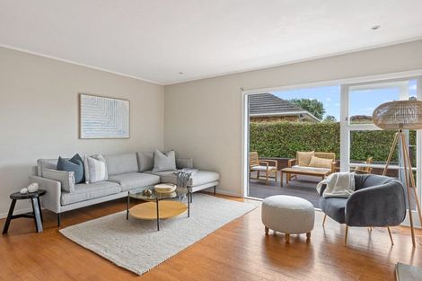 Photo of property in 12 London Street, Te Atatu Peninsula, Auckland, 0610