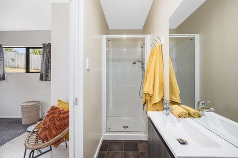 Photo of property in 3 Mitchell Grove, Ranui, Porirua, 5024