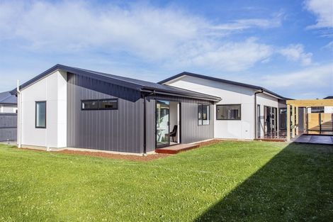 Photo of property in 27 Valour Drive, Rangiora, 7400