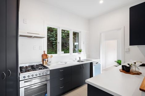 Photo of property in 48 Maida Vale Road, Roseneath, Wellington, 6011