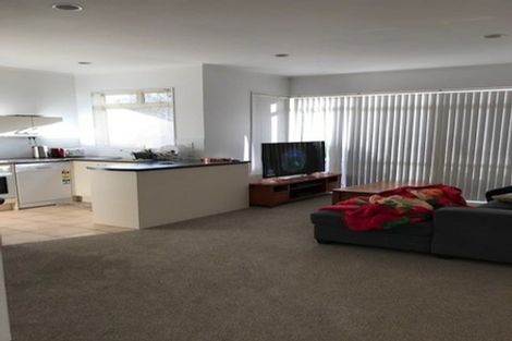 Photo of property in 2/1-5 Gleanor Avenue, Oteha, Auckland, 0632