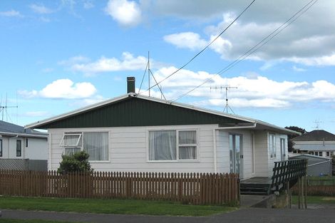 Photo of property in 22 Kowhai Street, Castlecliff, Whanganui, 4501