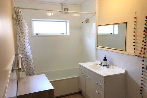 Photo of property in 61 Stanley Point Road, Stanley Point, Auckland, 0624