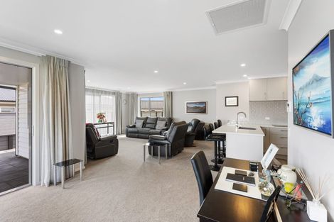 Photo of property in 168 Karuhiruhi Street, Waikanae, 5036