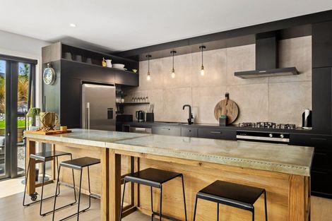 Photo of property in 19 Kirimoko Crescent, Wanaka, 9305