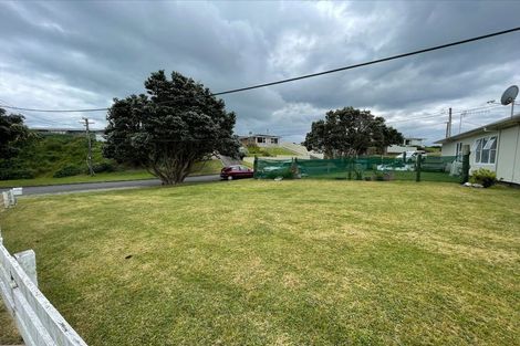 Photo of property in 48 Rangiora Street, Castlecliff, Whanganui, 4501