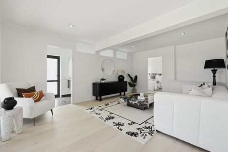 Photo of property in 2/5 View Road, Shelly Park, Auckland, 2014