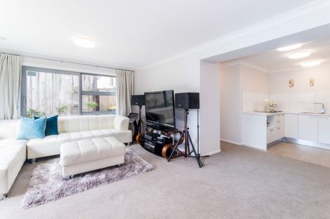 Photo of property in 2/2 Ocean View Road, Milford, Auckland, 0620