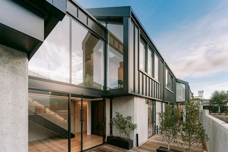 Photo of property in 124 Marine Parade, Mount Maunganui, 3116