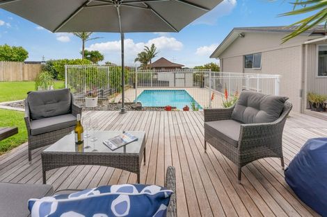 Photo of property in 6 Paisley Street, Mellons Bay, Auckland, 2014