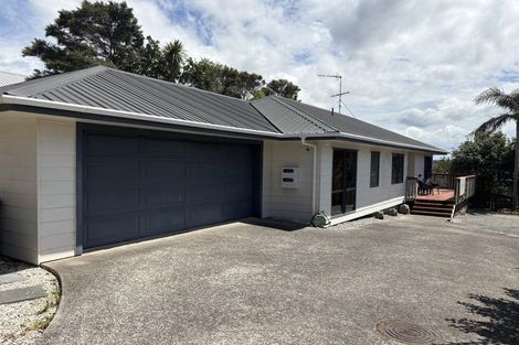 Photo of property in 2/818 East Coast Road, Oteha, Auckland, 0630