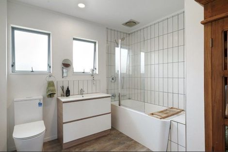 Photo of property in 6 Barbara Grove, Papamoa Beach, Papamoa, 3118