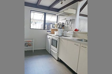 Photo of property in 2/52 Heathcote Road, Castor Bay, Auckland, 0620