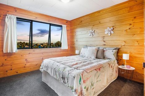 Photo of property in 2/22 Elizabeth Drive, West Harbour, Auckland, 0618