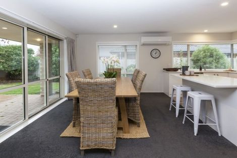 Photo of property in 19 Thornwood Place, Redwood, Christchurch, 8051