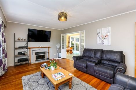 Photo of property in 117 Omata Road, Marfell, New Plymouth, 4310